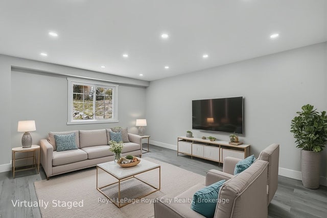 691 College Avenue W, Guelph