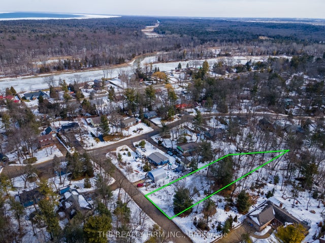 10048 Urlin Crescent, Lambton Shores