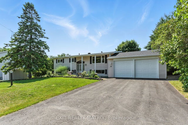 26 Farmers Avenue, Champlain
