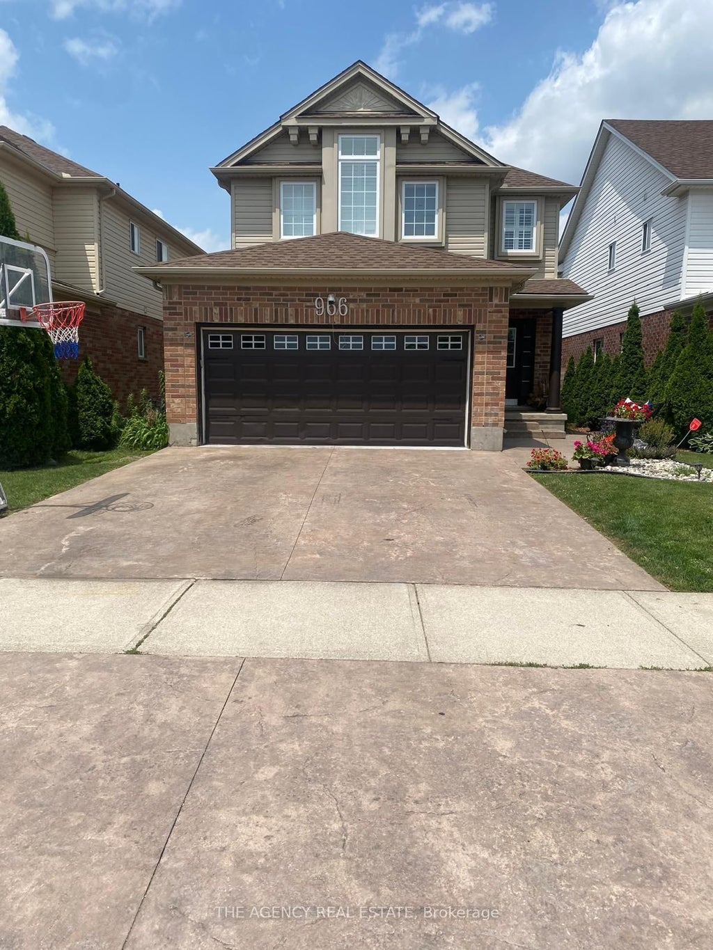 966 Silversmith Street, London North