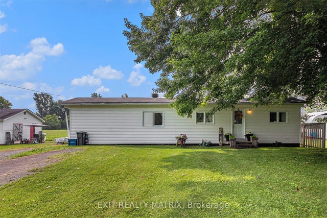 870 Concession 1 Road, Alfred and Plantagenet