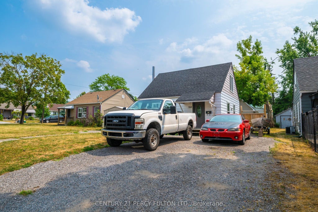 253 Princess Elizabeth Crescent, Kawartha Lakes