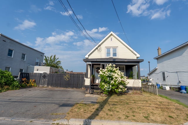 633 Augustus Street, Cornwall