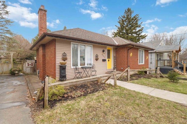 227 Oakland Avenue, London East