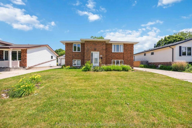 106 Hastings Crescent E, Sarnia