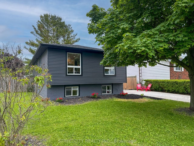 1578 Councillors Street, St. Clair