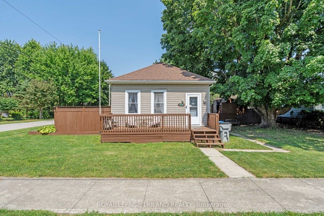 8026 Centre Street, Brooke-Alvinston
