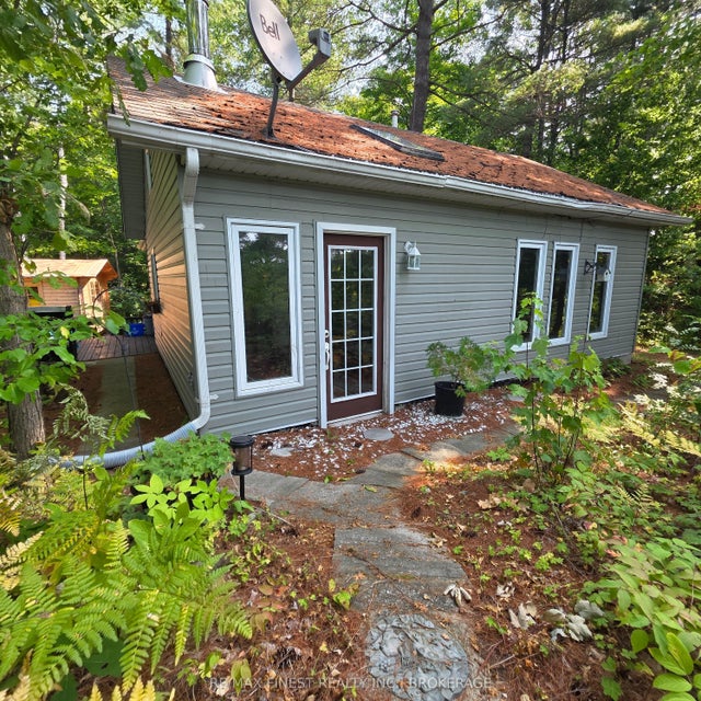 1036a Twin Lake Lane, Frontenac