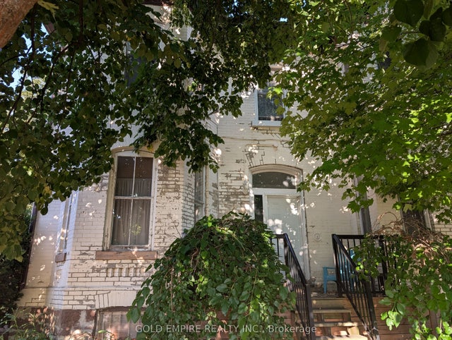 42 Wellington Street N, Woodstock