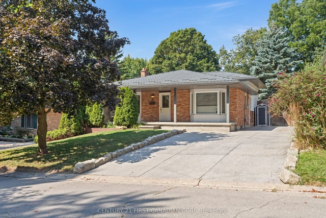 7 Rollscourt Gardens, London North