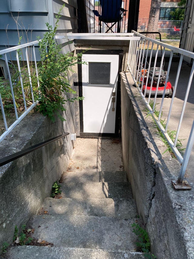 89 College Street E, Belleville