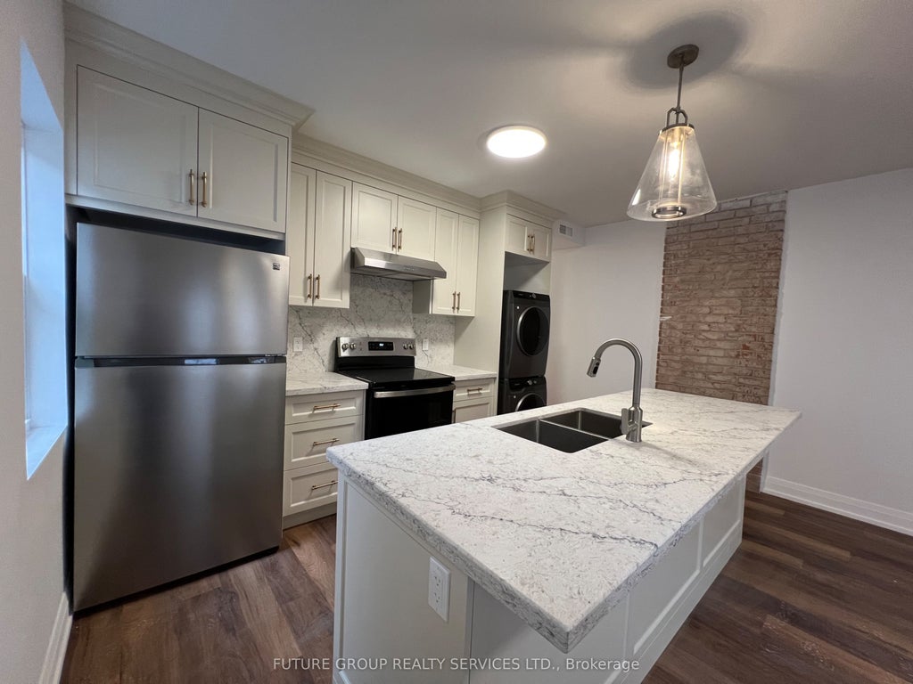 4876 Simcoe Street 4, Niagara Falls