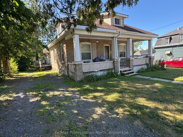 261 Hotchkiss Street, Gravenhurst