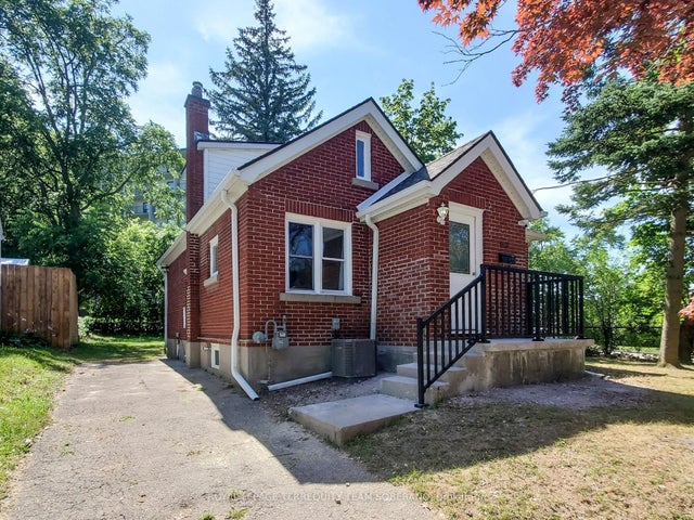 13 Roslin Avenue N, Waterloo