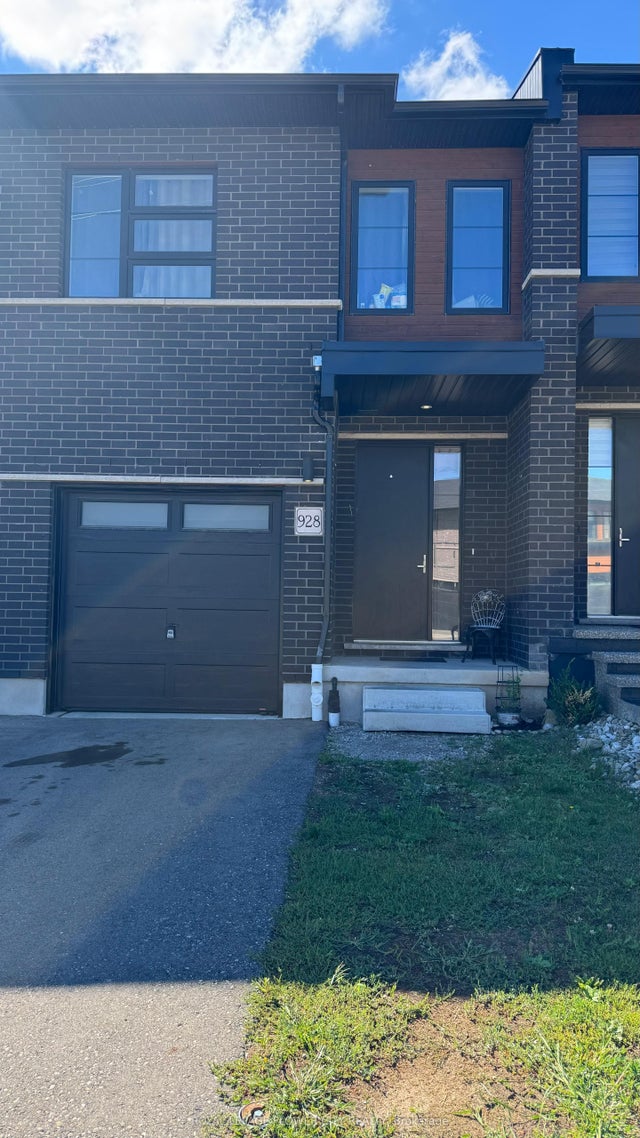 928 Robert Ferrie Drive, Kitchener