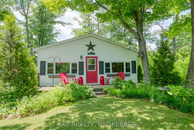 1036 Lakeshore Road, Frontenac