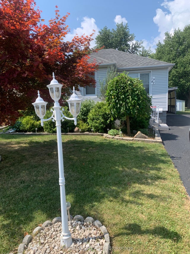 1987 Balfour Boulevard, Windsor