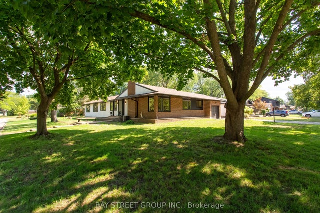 2 Parklane Crescent, St. Catharines