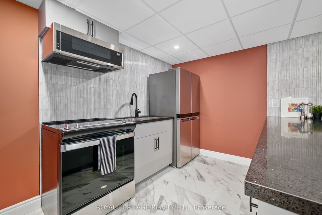 8803 Dale Road, Hamilton Township