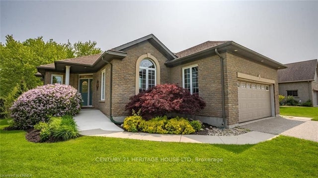 2 Hunter Drive S, Norfolk