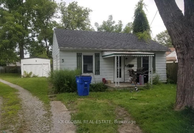 5 Montgomery Crescent, Chatham-Kent