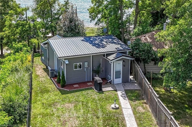 33 Dover Street, Haldimand