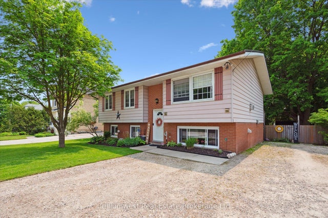 350 Wellington Street W, Wellington North