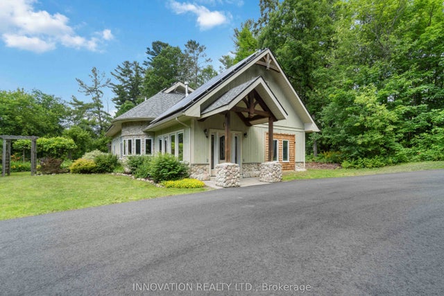 698 Moffat Street, Pembroke