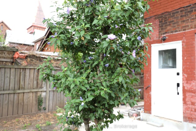 148 Victoria Avenue N Upper Level Unit, Hamilton