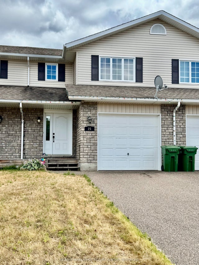 25 Winston Avenue, Petawawa
