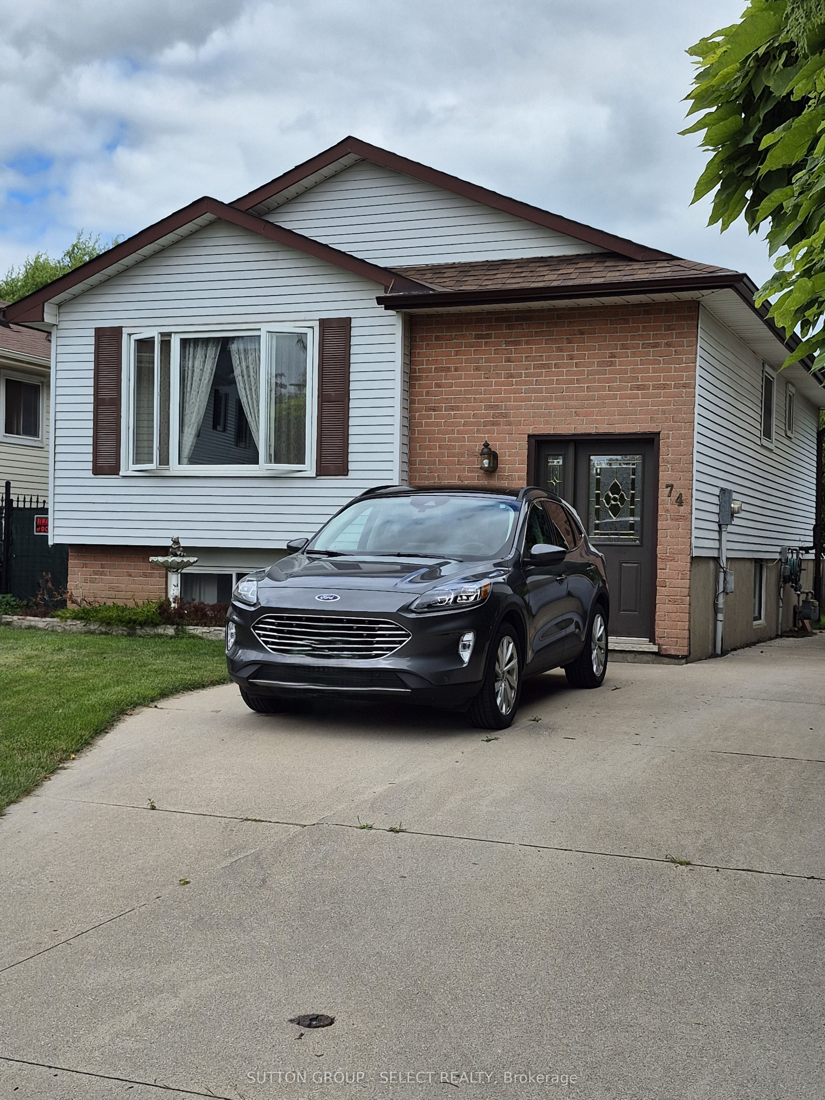 Photo of Listing #X12373813