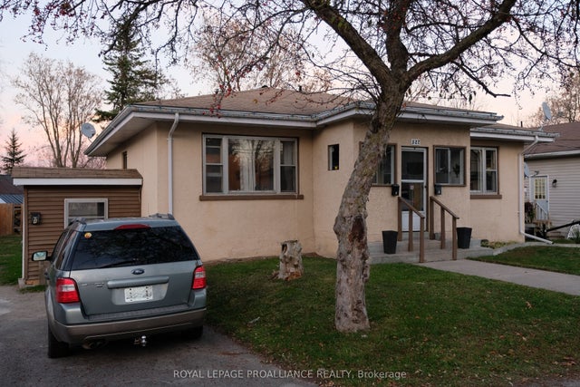 527 Front Street, Quinte West