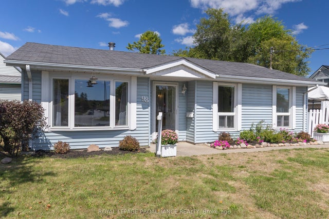 98 East Davis Street, Quinte West