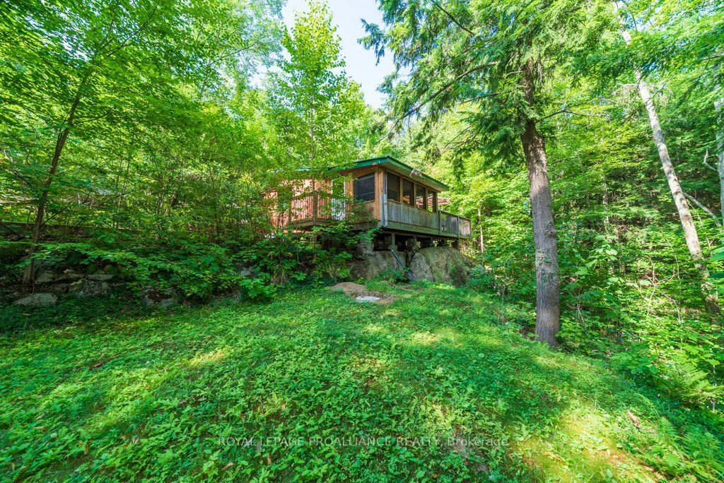 1228b South Pinnacle Point Lane, Frontenac