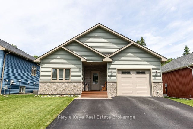 86 Chaffey Township Road, Huntsville