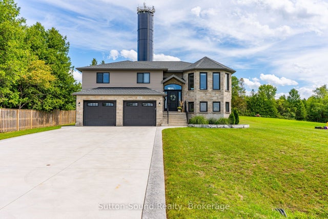 111 Donway Drive, Chatsworth