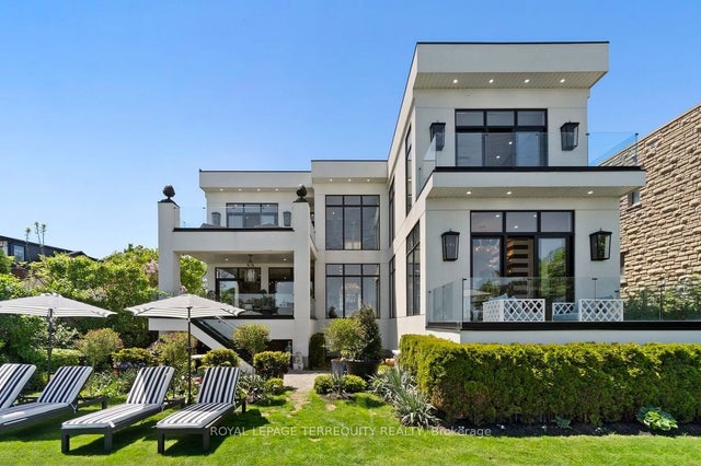 711 Beach Boulevard, Hamilton