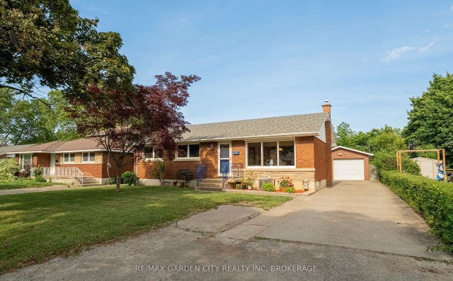 14 Edinburgh Drive, St. Catharines