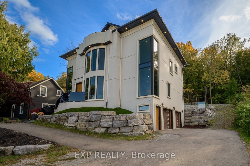 237 Main Street W B, Grimsby