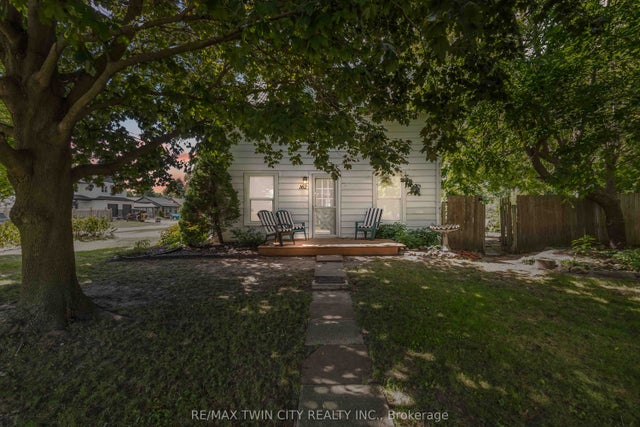 162 Adelaide Street, Strathroy-Caradoc