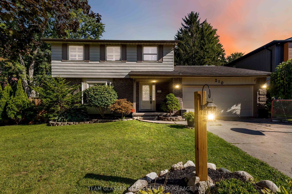 210 Chalet Crescent, London South