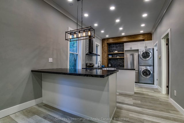 71 Briscoe Street E, London South