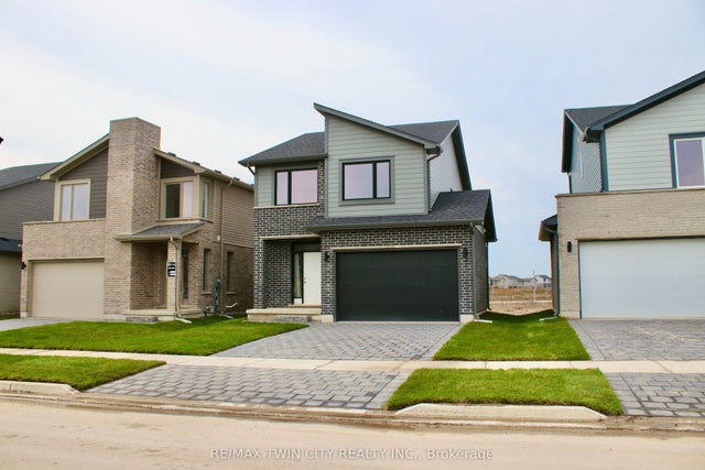 2258 Southport Crescent N, London South