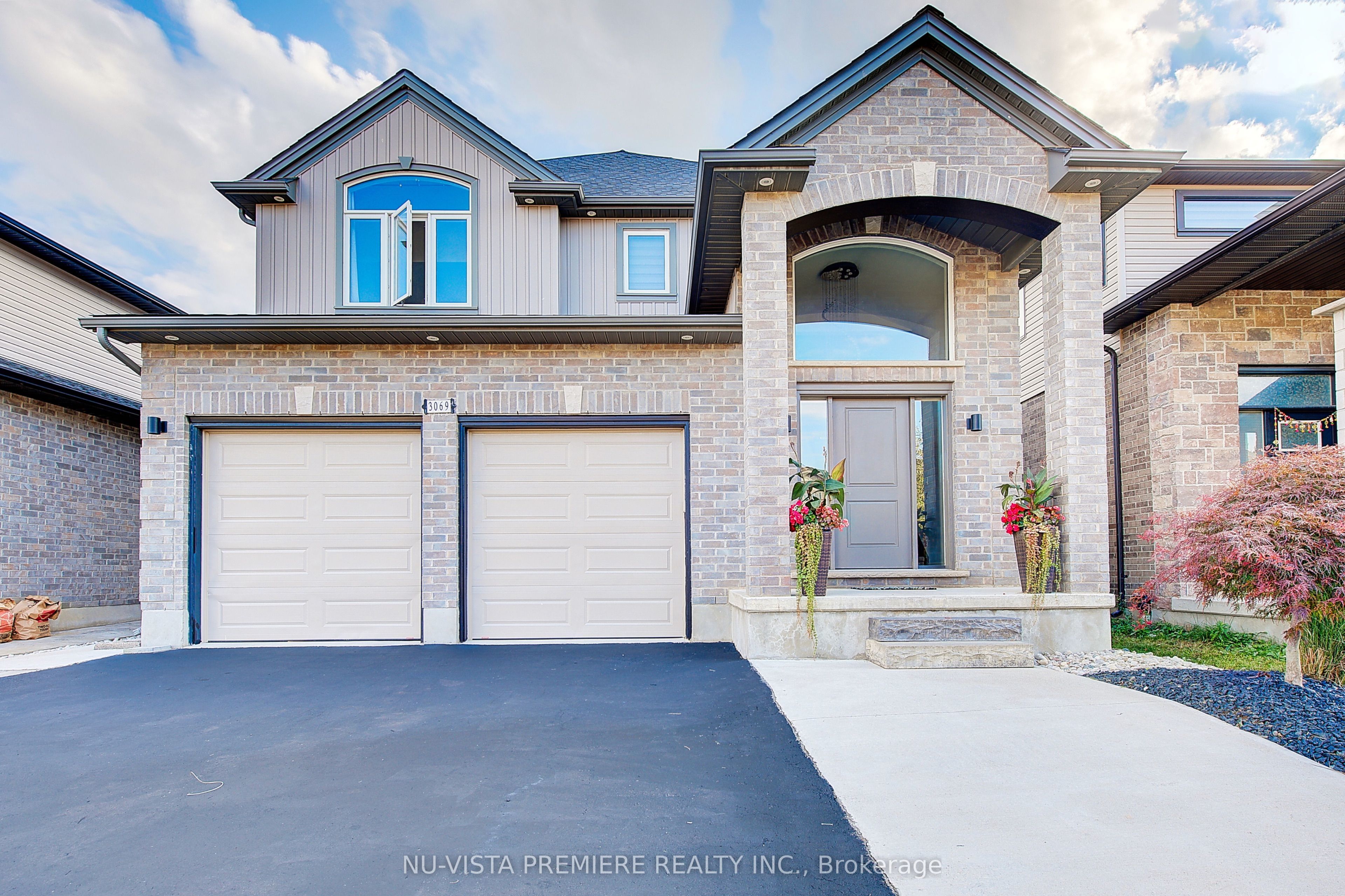 Photo of Listing #X12385631