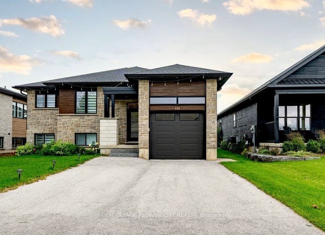 430 Wellington Street E, Wellington North