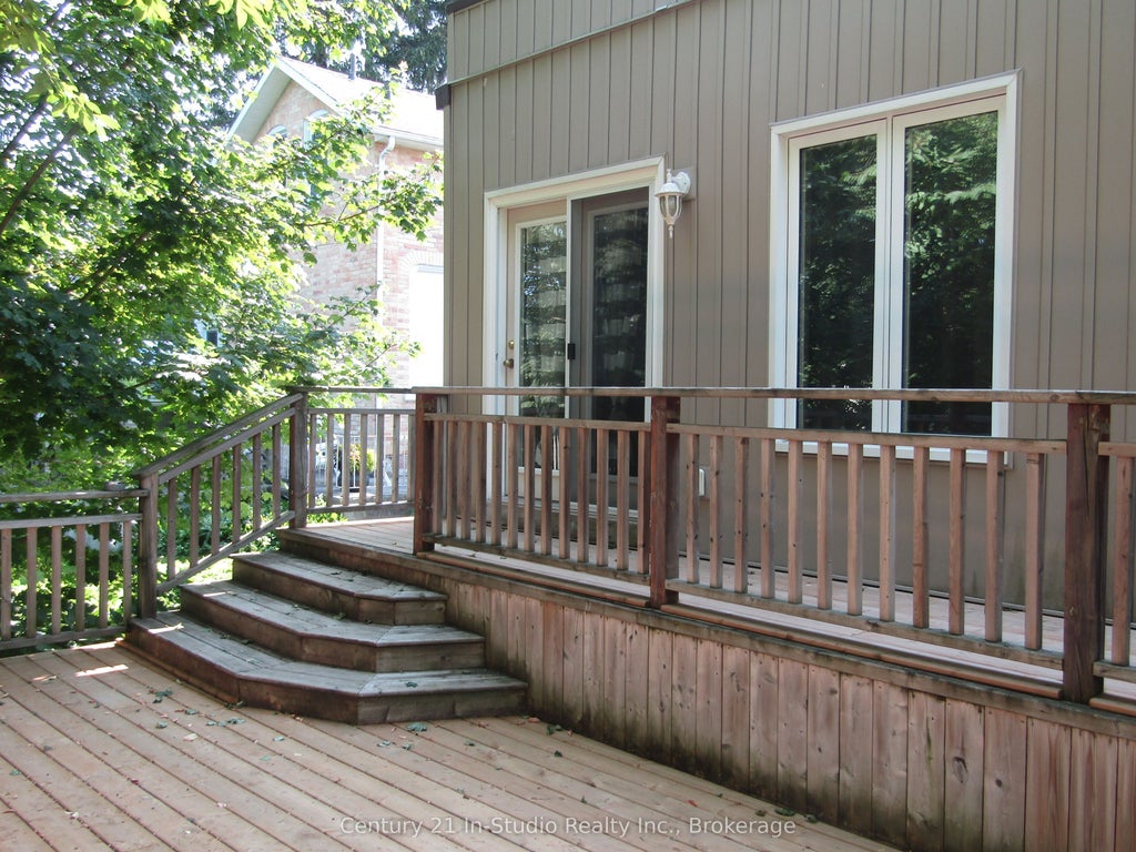 316 Centre Street B, North Huron