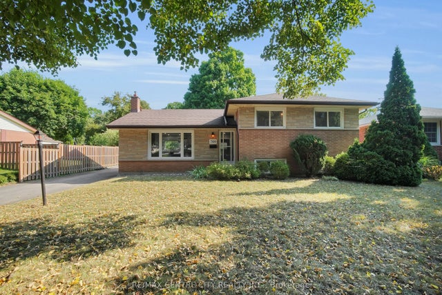 700 Glengyle Crescent, London North