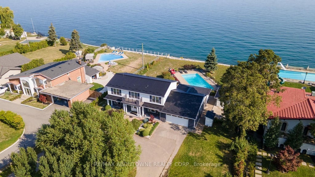 1073 North Service Road, Hamilton