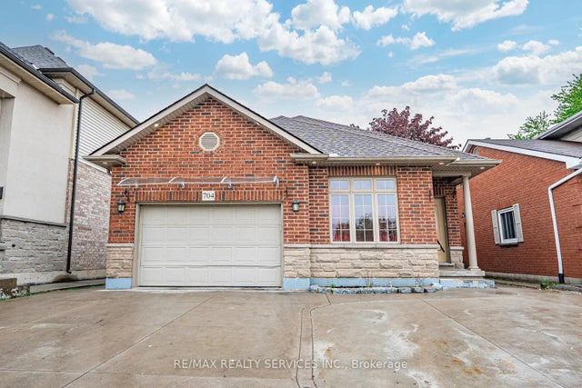 704 Stone Church Road E, Hamilton