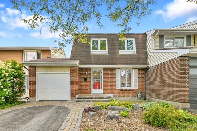 6252 Paddler Way, Orleans - Convent Glen and Area